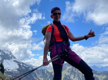 Heidi Bühler Wander- und Schneeschuhtourencoach, Nordic-Walkinginstructor und Trainerin im Ausdauerbereich. Als Wander-Coach habe ich alle angebotenen Touren selbständig rekognosziert und kenne deshalb die Anforderungen dieser Wanderpfade aus eigener Erfahrung. Meine Ausbildungen sind alle mir Zertifikat abgeschlossen. Meine Firma verfügt über die nötigen Bewilligungen, um die Angebote zu Auszuführen.
